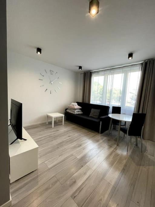 New Apartment - Near Sky Tower - 4 People - New Building - Lift วรอตซวาฟ ภายนอก รูปภาพ